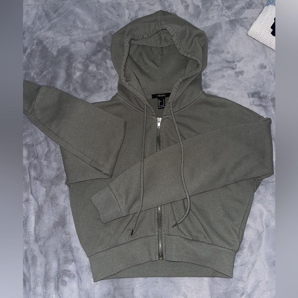 cropped zip up!